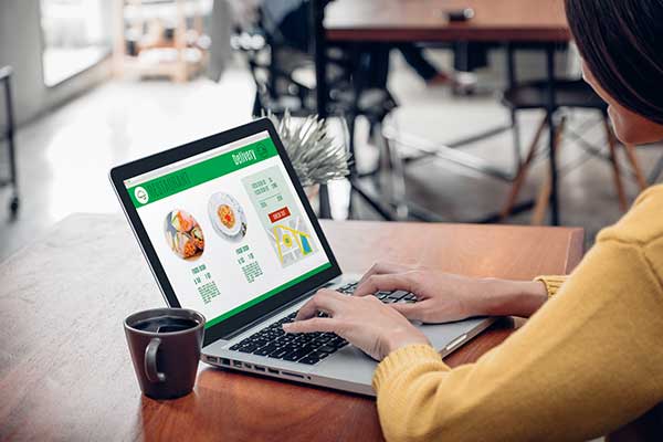 woman-laptop-landing-page